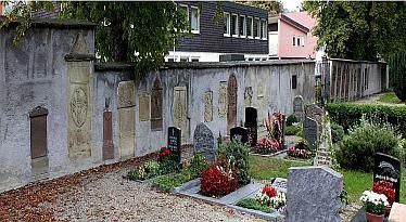 alte Friedhofsmauer