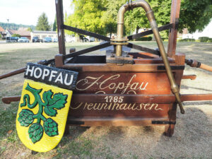 Hopfau: Historische Feuerwehrspritze