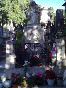 Pere_Lachaise_Grab_Frederic_Chopin_Re